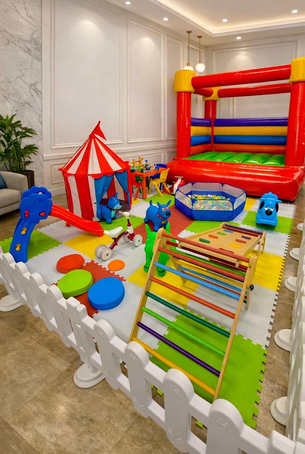 Alegría Playground con inflable grande. En Oferta.