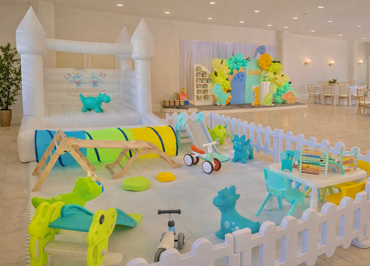 Dino Playground con castillo con piscina de pelota. En Oferta.